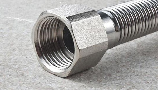 使用金屬防爆淋浴管，讓淋浴更安全！