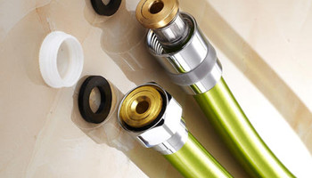 淋浴花灑軟管總漏水是怎么回事？