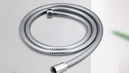金屬淋浴花灑噴頭軟管在使用中具有哪些方面的優(yōu)勢？